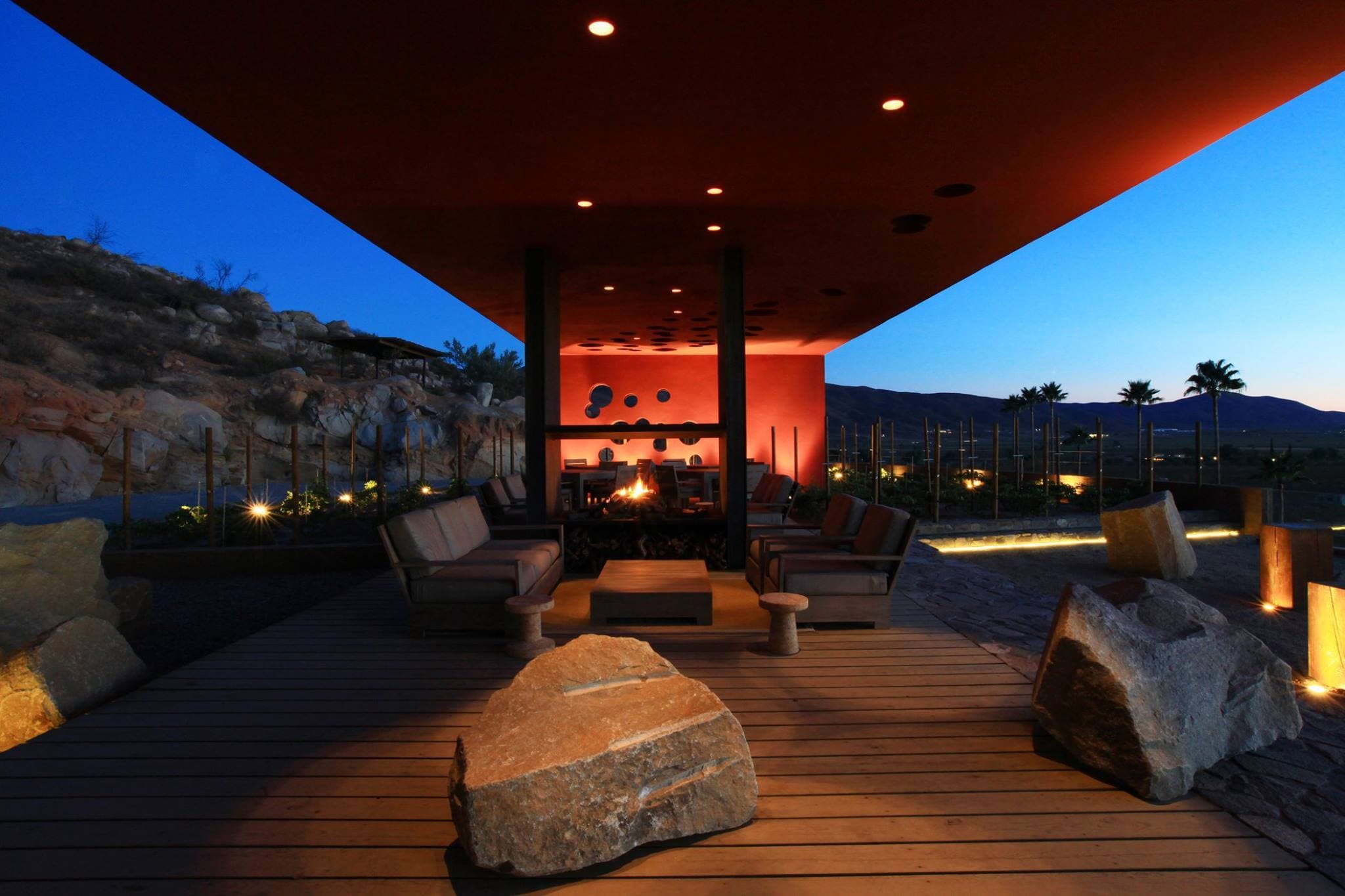 Instalación de iluminación arquitectónica diseñada por Sahiro