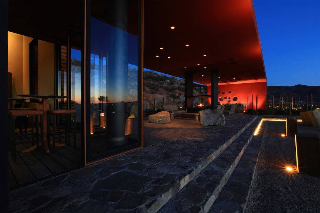 Instalación de iluminación arquitectónica diseñada por Sahiro